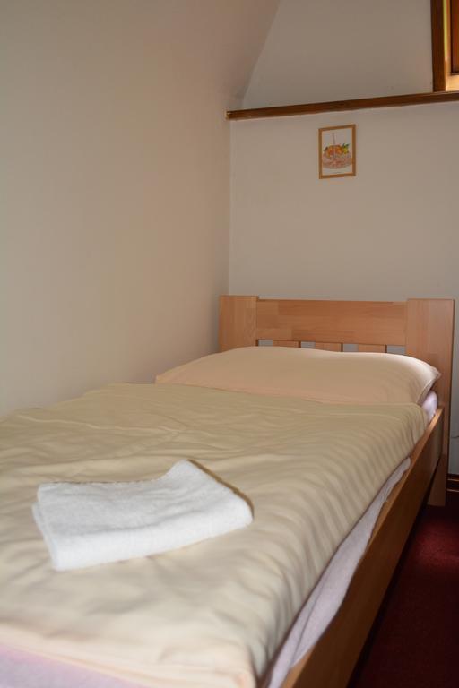 Hotel Koruna Karlštejn Habitación foto