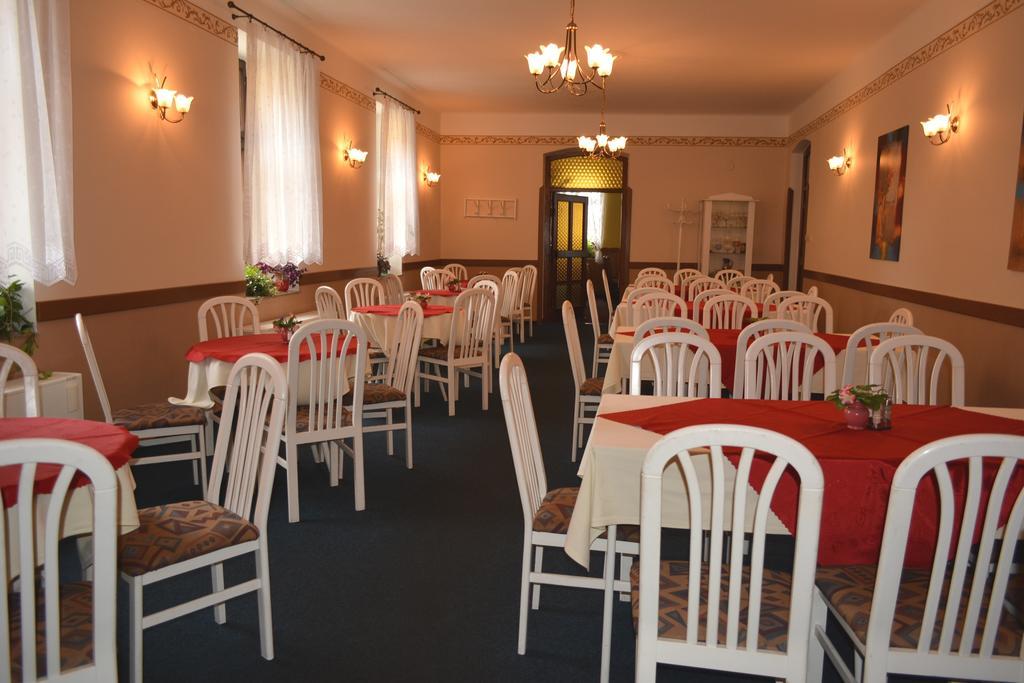 Hotel Koruna Karlštejn Exterior foto