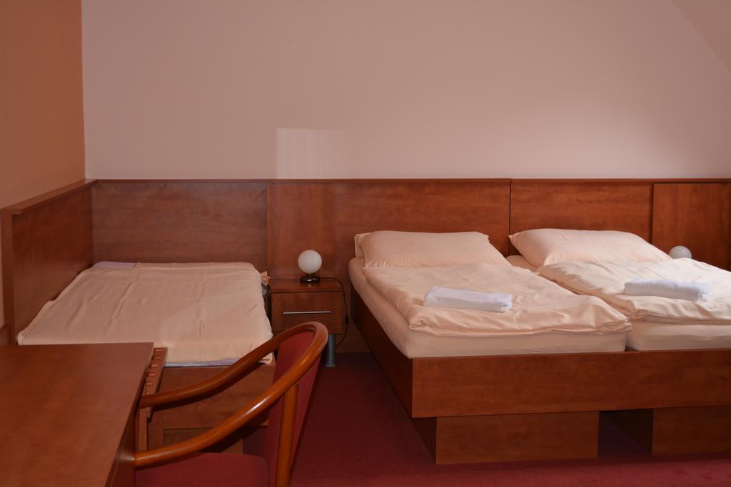 Hotel Koruna Karlštejn Habitación foto