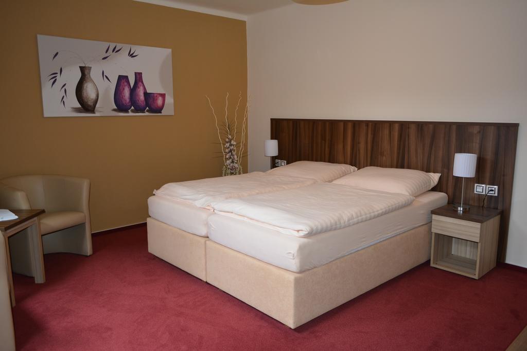 Hotel Koruna Karlštejn Habitación foto