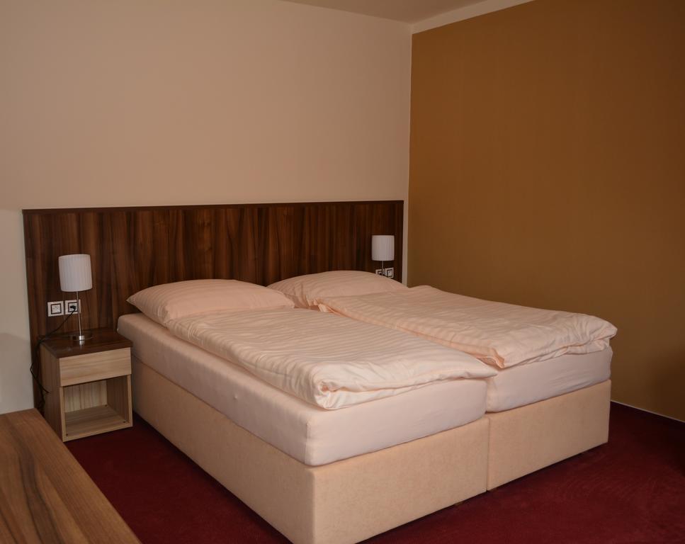 Hotel Koruna Karlštejn Habitación foto